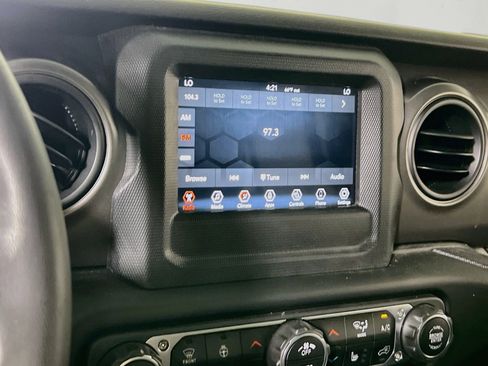 Used 2023 Jeep Gladiator Sport AWD/4WD image 14