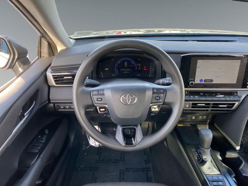 Used 2025 Toyota Camry LE w/ Convenience Package FWD image 12