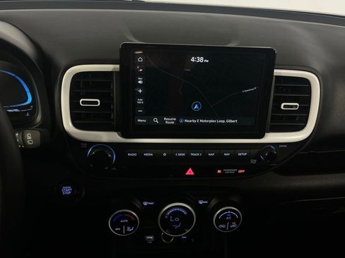 Used 2025 Hyundai Venue Limited image 15