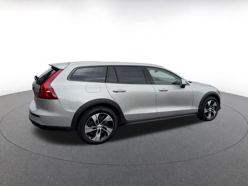 Used 2025 Volvo V60 B5 Cross Country Plus image 14