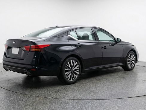 Used 2025 Nissan Altima 2.5 SV image 9