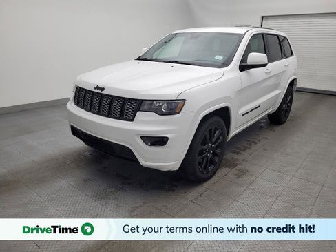 Used 2017 Jeep Grand Cherokee Altitude image 1