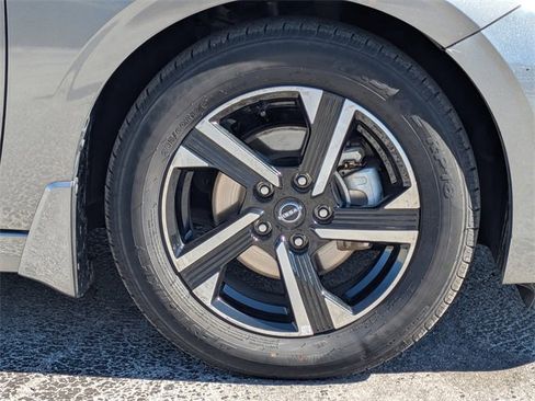 Used 2024 Nissan Sentra SV image 12