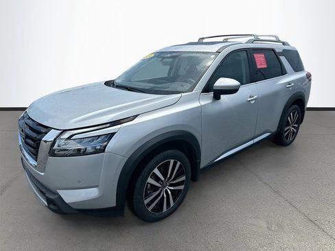 Certified 2024 Nissan Pathfinder Platinum AWD/4WD image 3