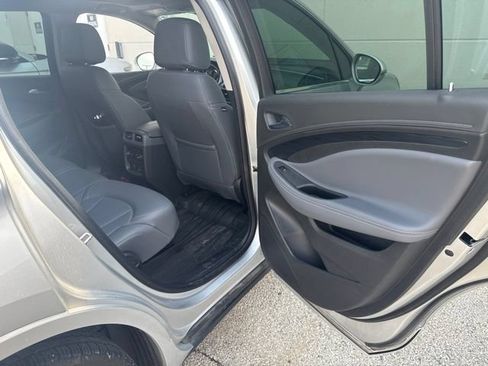 Used 2019 Buick Envision Essence FWD image 6