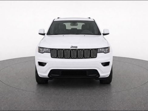 Used 2021 Jeep Grand Cherokee Laredo X AWD/4WD image 2
