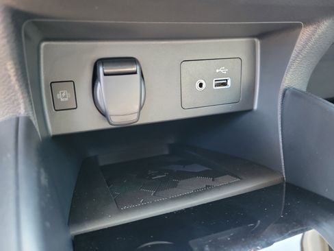 New 2025 Nissan Versa SV w/ Trunk Package FWD image 26