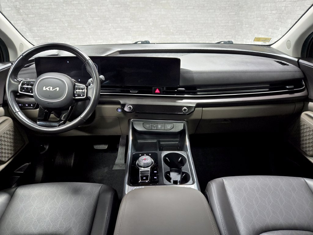 Used 2025 Kia Carnival SX FWD image 39