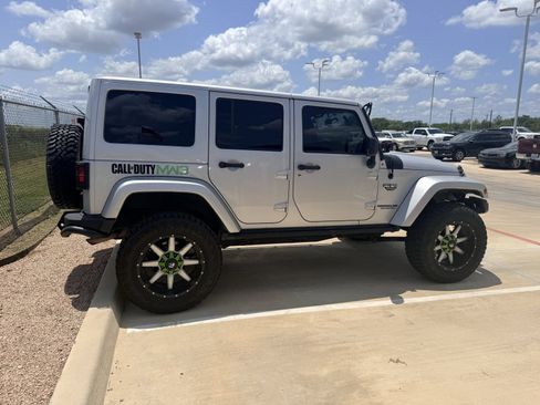 Used 2012 Jeep Wrangler Unlimited Rubicon AWD/4WD image 2