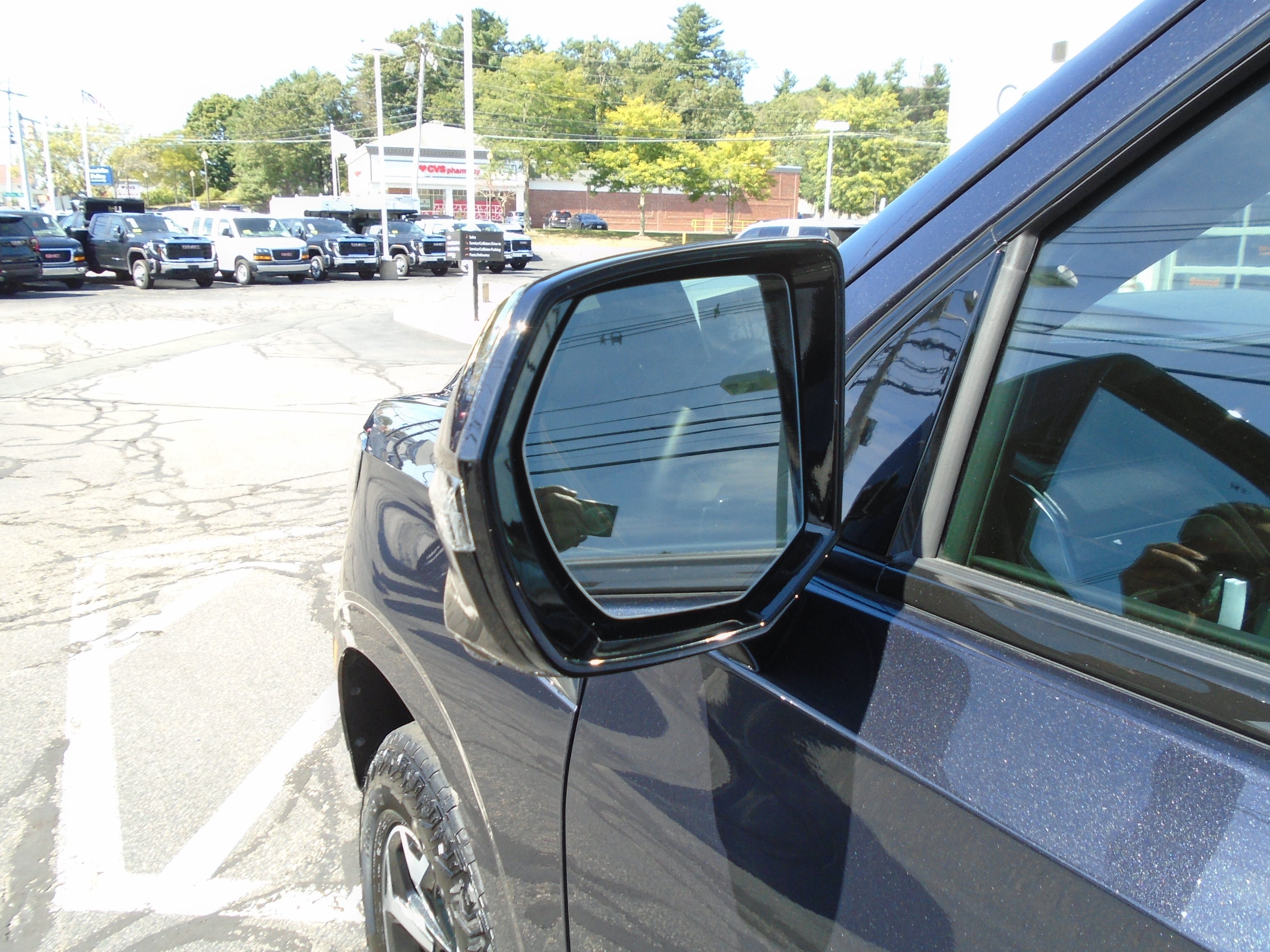 Used 2025 GMC Yukon AT4 AWD/4WD image 20