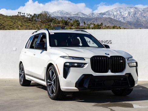 Used 2025 BMW X7 M60i image 8