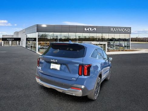 Certified 2026 Kia Sorento EX AWD/4WD image 4