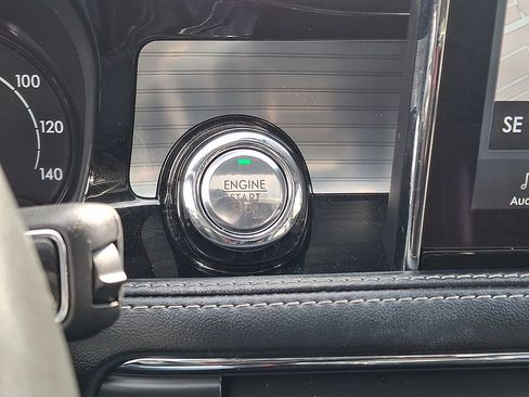 Used 2022 Lincoln Corsair AWD w/ Premium Package image 23