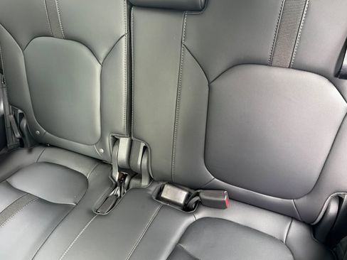 Used 2025 Honda Pilot Touring image 19