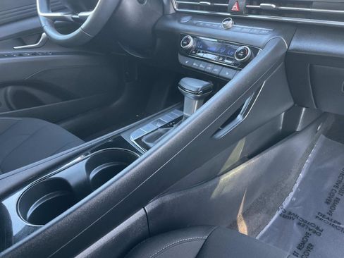 Certified 2025 Hyundai Elantra SEL image 29