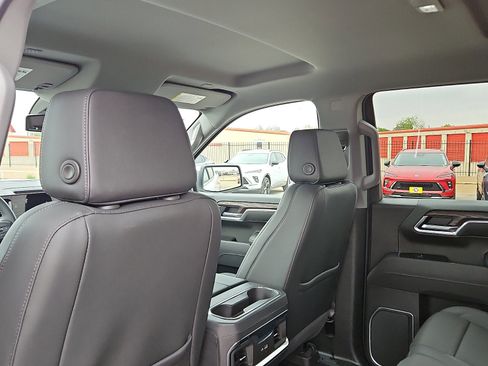 New 2026 GMC Sierra 1500 SLT image 9