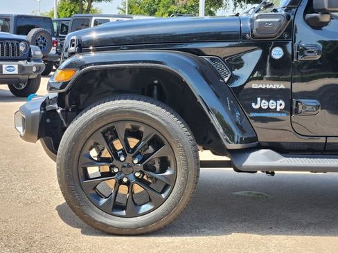 Used 2023 Jeep Wrangler Unlimited Sahara w/ Cold Weather Group AWD/4WD image 9