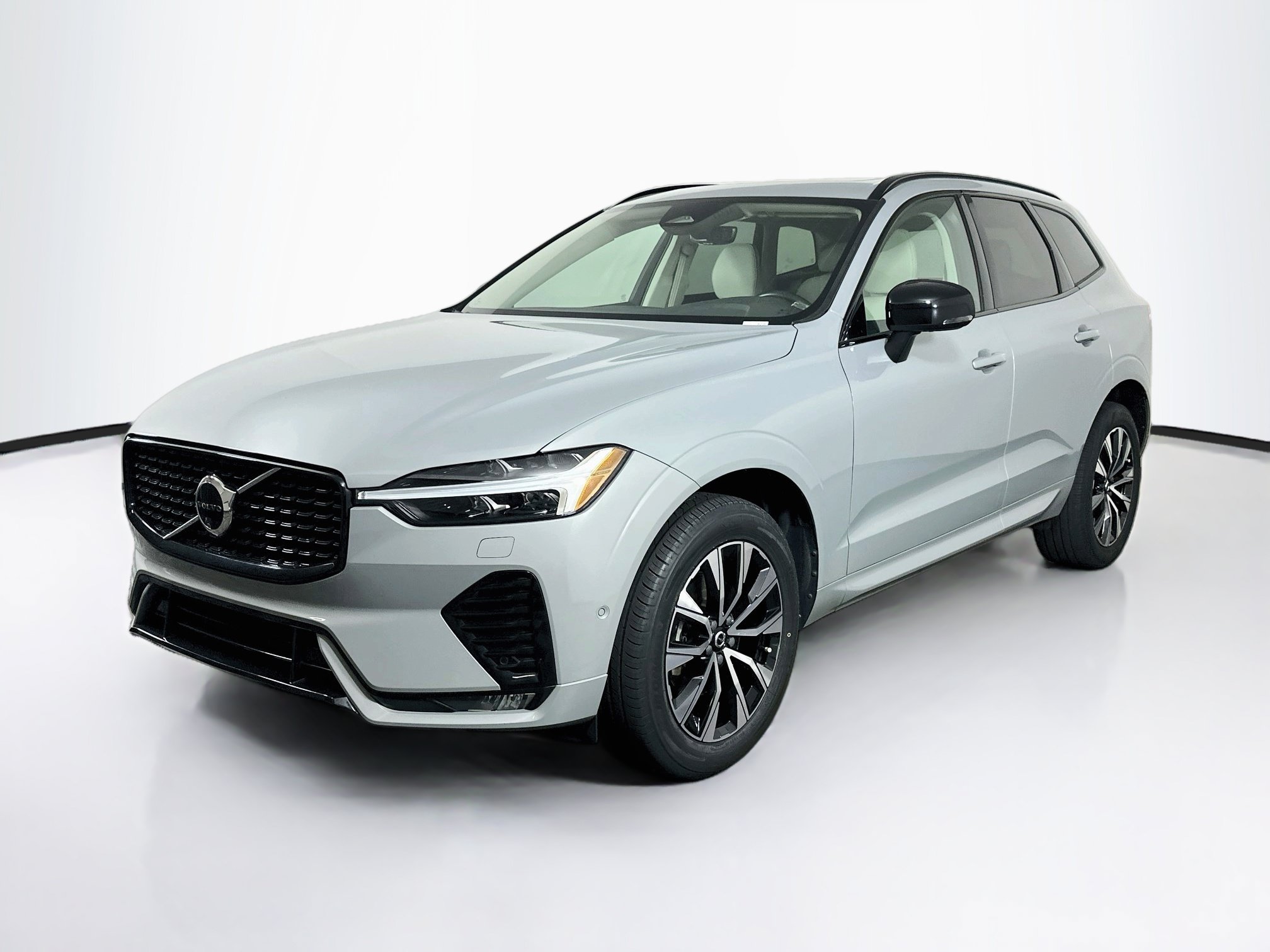 Used 2024 Volvo XC60 B5 Plus w/ Protection Package Premier AWD/4WD image 3