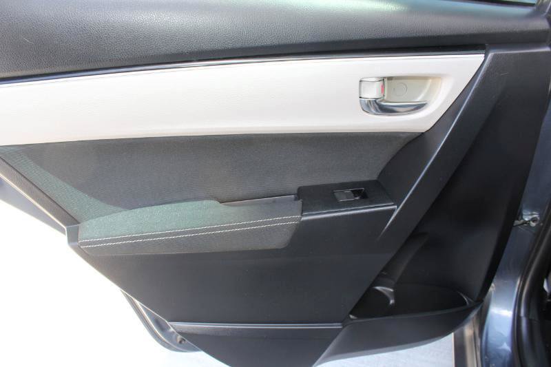 Used 2017 Toyota Corolla LE w/ Carpet Mat Package (TMS) FWD image 15