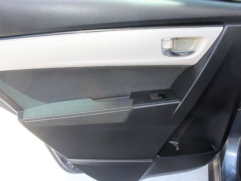 Used 2017 Toyota Corolla LE w/ Carpet Mat Package (TMS) FWD image 15