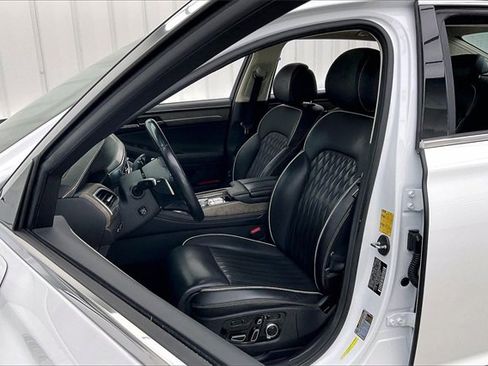 Used 2021 Genesis G90 3.3T Premium image 8