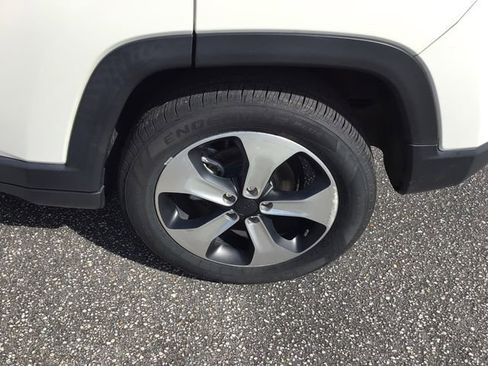 Used 2018 Jeep Compass Latitude w/ Popular Equipment Group FWD image 17