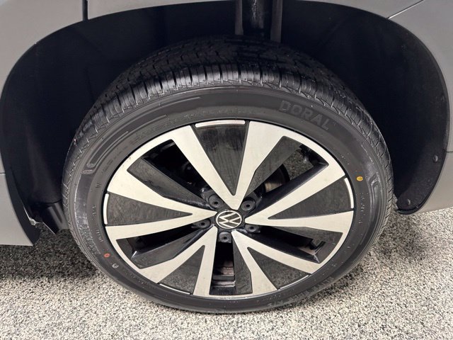Used 2024 Volkswagen Taos SE FWD image 16
