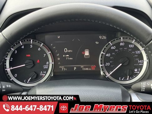 Used 2024 Toyota Highlander LE image 16