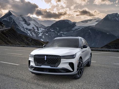 New 2026 Lincoln Nautilus Reserve image 2