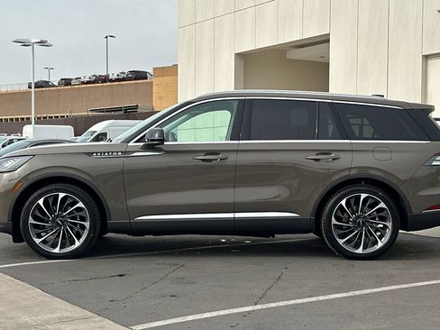 New 2026 Lincoln Aviator Reserve w/ Luxury Package RWD image 6