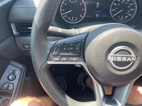 Used 2025 Nissan Sentra SV FWD image 15