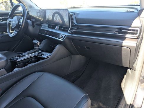 Certified 2023 Kia Sportage EX image 9