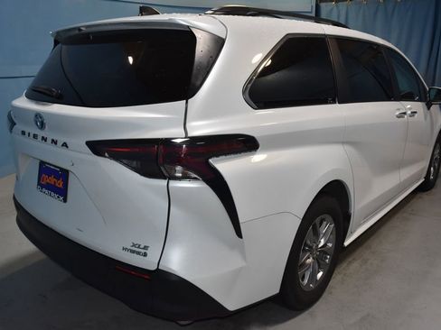 Used 2023 Toyota Sienna XLE image 25