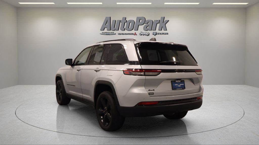 Certified 2024 Jeep Grand Cherokee Altitude AWD/4WD image 6
