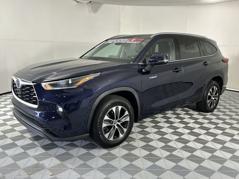 Used 2021 Toyota Highlander XLE FWD image 4