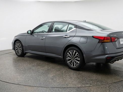 Used 2025 Nissan Altima 2.5 SV FWD image 6