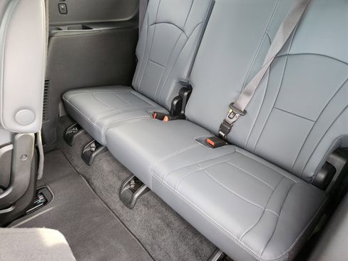 Certified 2024 Buick Enclave Essence image 31