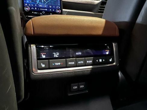 Used 2024 Lexus GX 550 AWD/4WD image 46