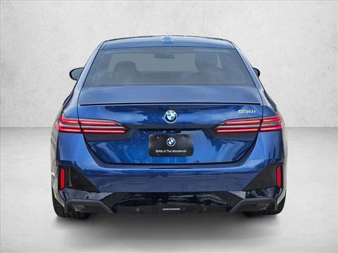 Used 2026 BMW 530i w/ M Sport Package RWD image 6