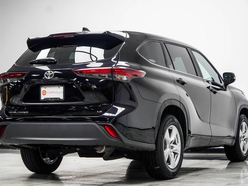 Used 2025 Toyota Highlander LE FWD image 14