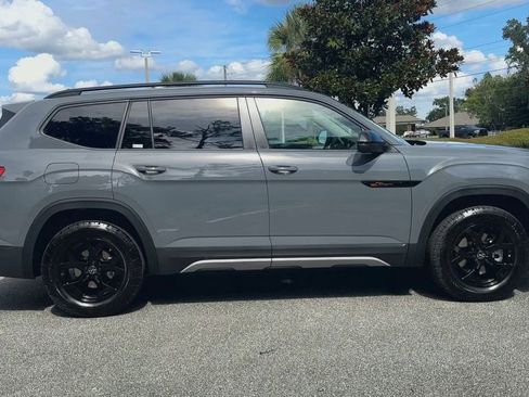 New 2025 Volkswagen Atlas Peak Edition SE image 9