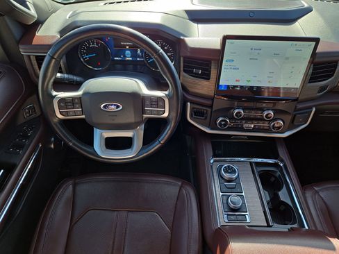 Used 2022 Ford Expedition Limited image 14