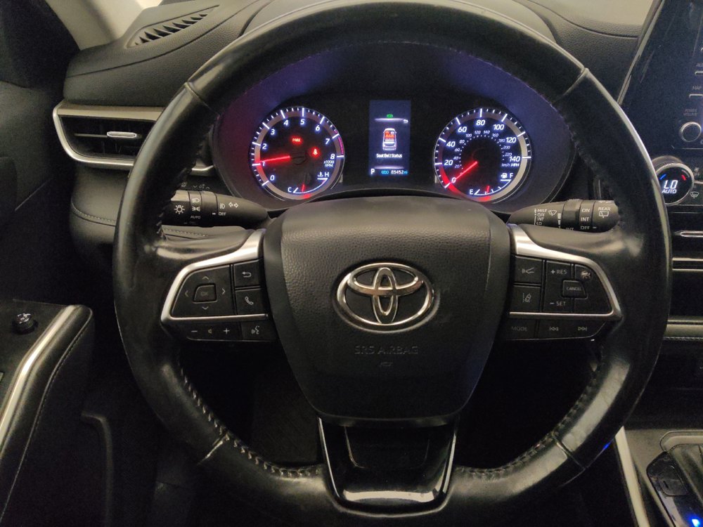 Used 2021 Toyota Highlander LE FWD image 22