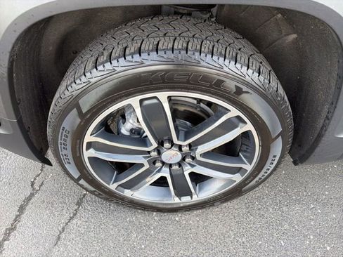 Certified 2021 GMC Acadia SLT w/ Preferred Package image 10