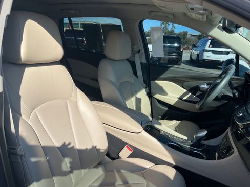 Used 2020 Buick Envision Essence image 30