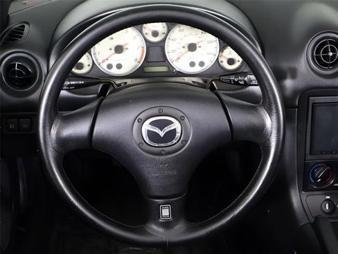 Used 2003 MAZDA MX-5 Miata image 23