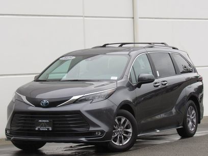 Used 2025 Toyota Sienna XLE
