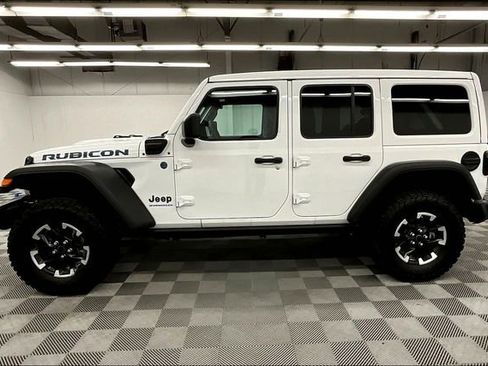 Used 2025 Jeep Wrangler Unlimited Rubicon 4xe w/ Convenience Group AWD/4WD image 15