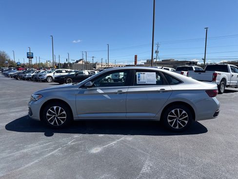 Used 2023 Volkswagen Jetta S image 6