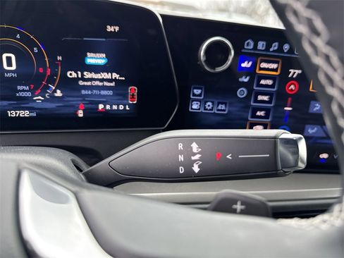 Used 2025 Chevrolet Traverse LT image 20